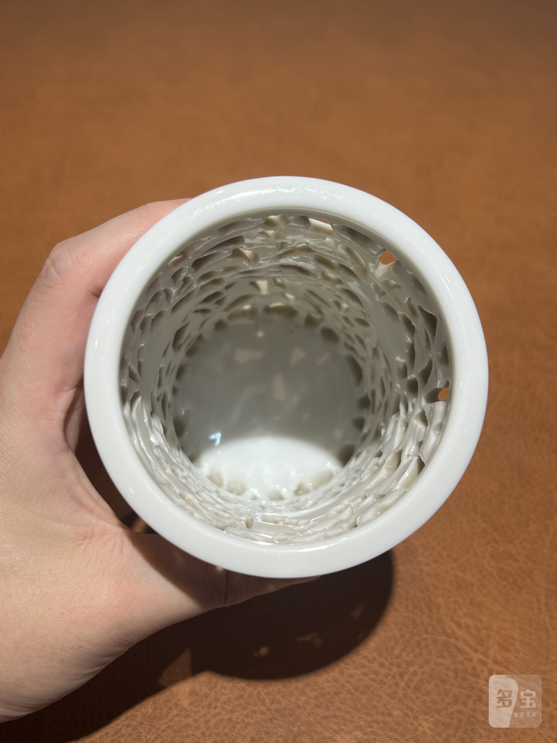 十七世纪 德化镂空花卉纹笔筒 - 图7
